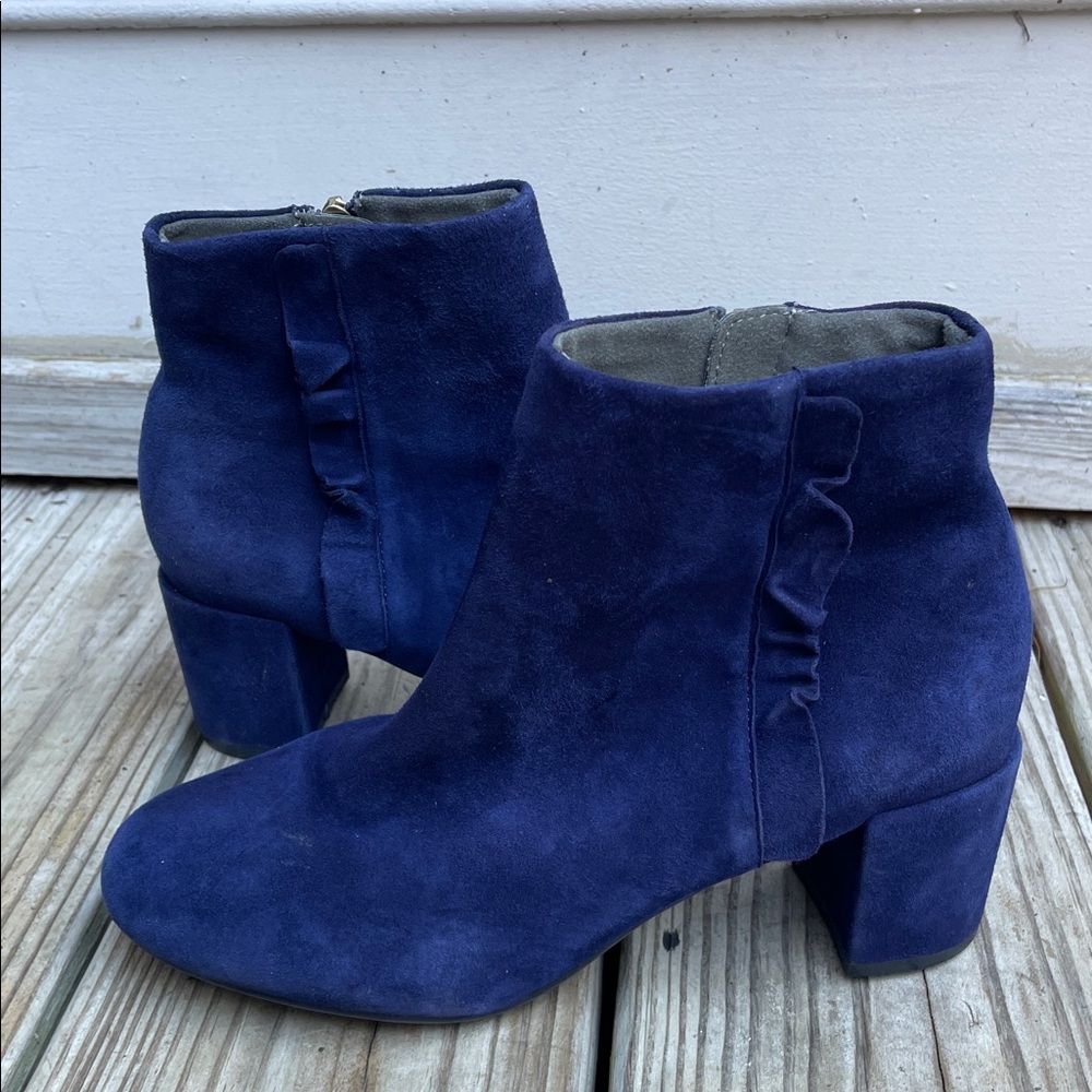Rockport Total Motion Oaklee Navy Suede Ruffle Ankle Boots Women’s 6.5